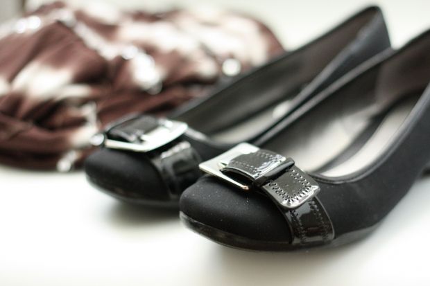 comfortable black flats with arch support