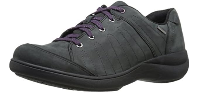 Aravon Women's Revsavor Flat,Black,7 2A US